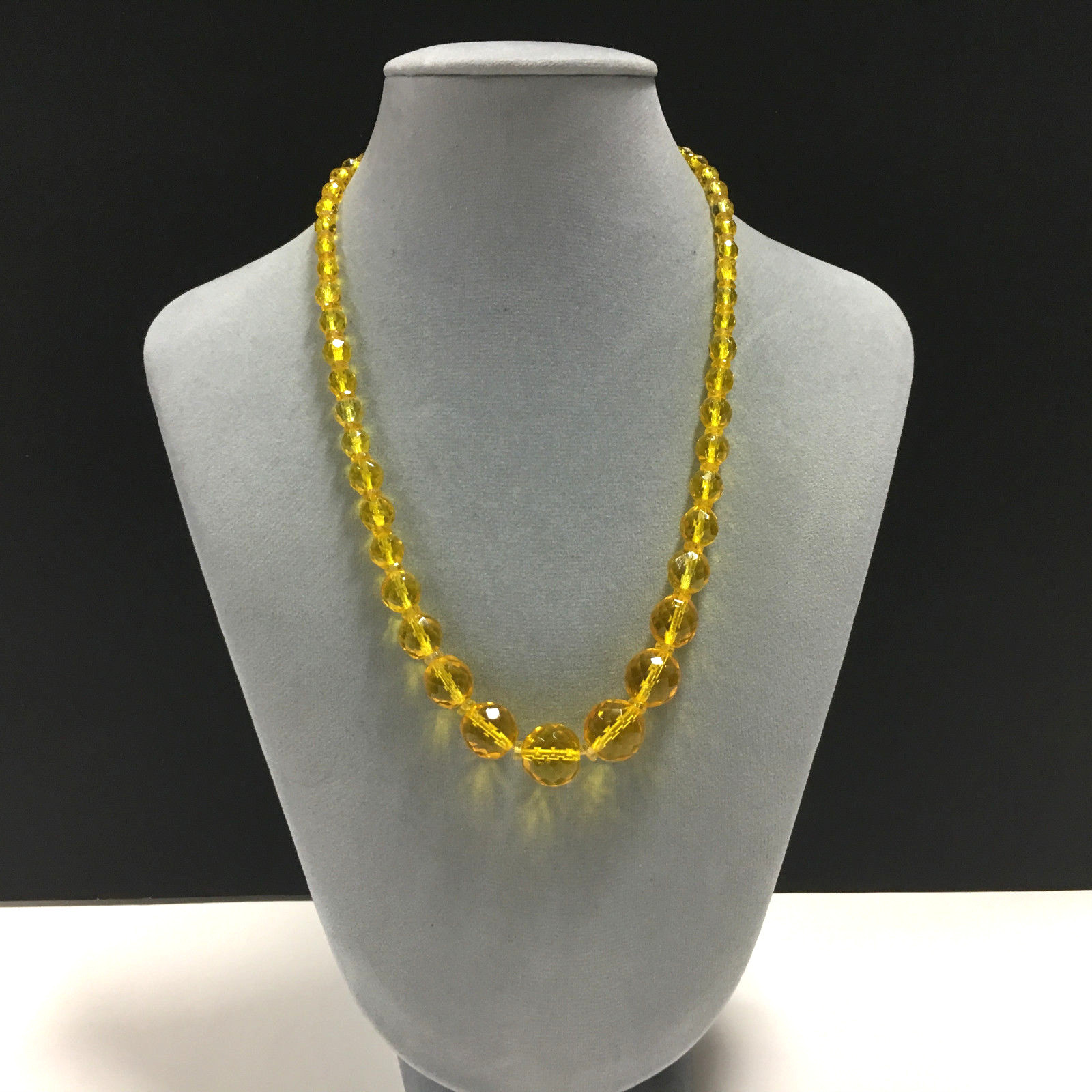 Lovely Vintage VICTORIAN Yellow Glass CRYSTAL Graduated Beaded Necklace GG38m