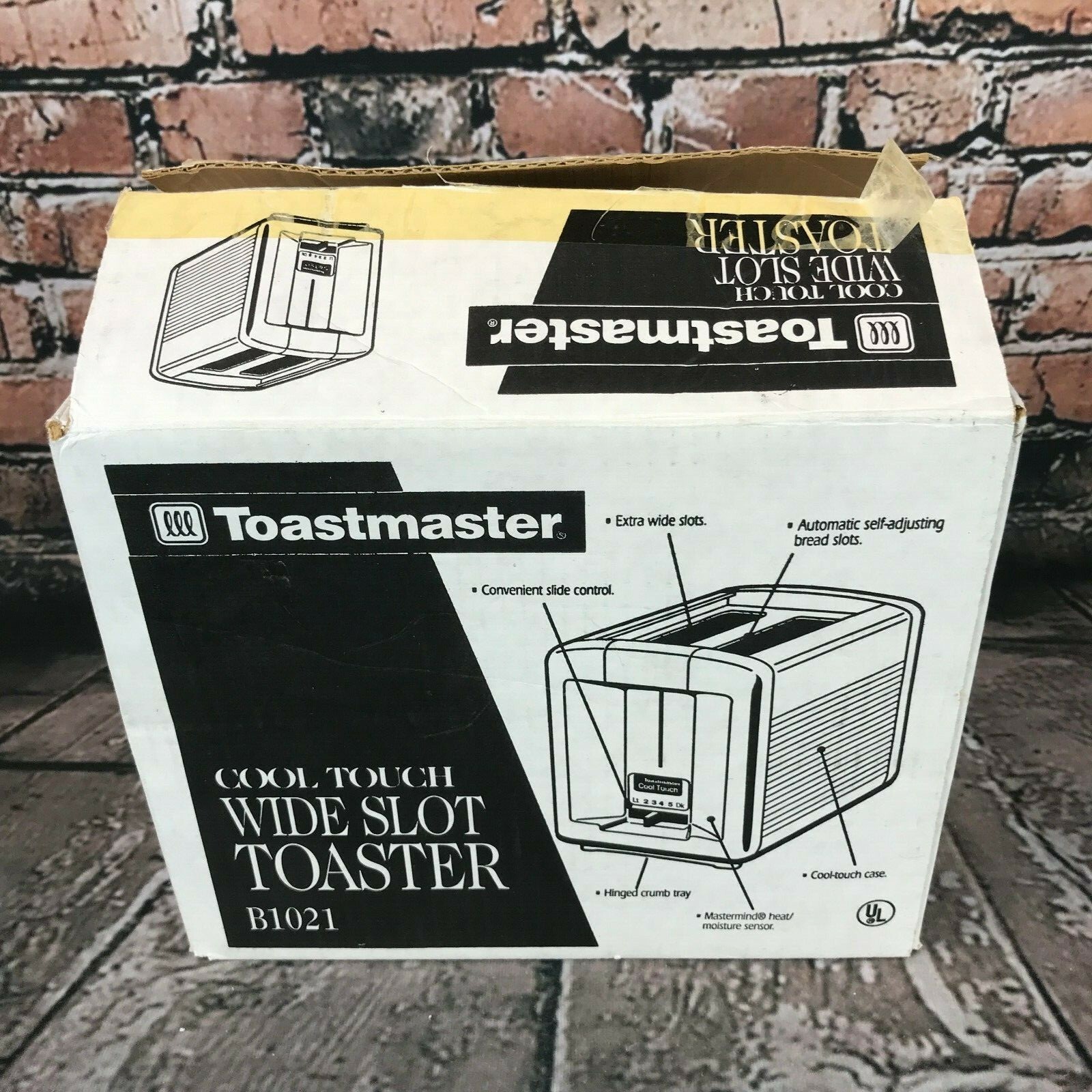 Toastmaster Cool Touch Wide Slot Toaster B1021 - White With Box
