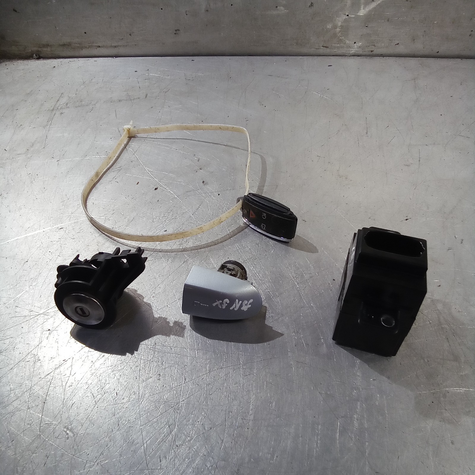Jaguar XF X250 2008-2015 Vehicle Lock Set Kit inc One Key inc Ignition Switch