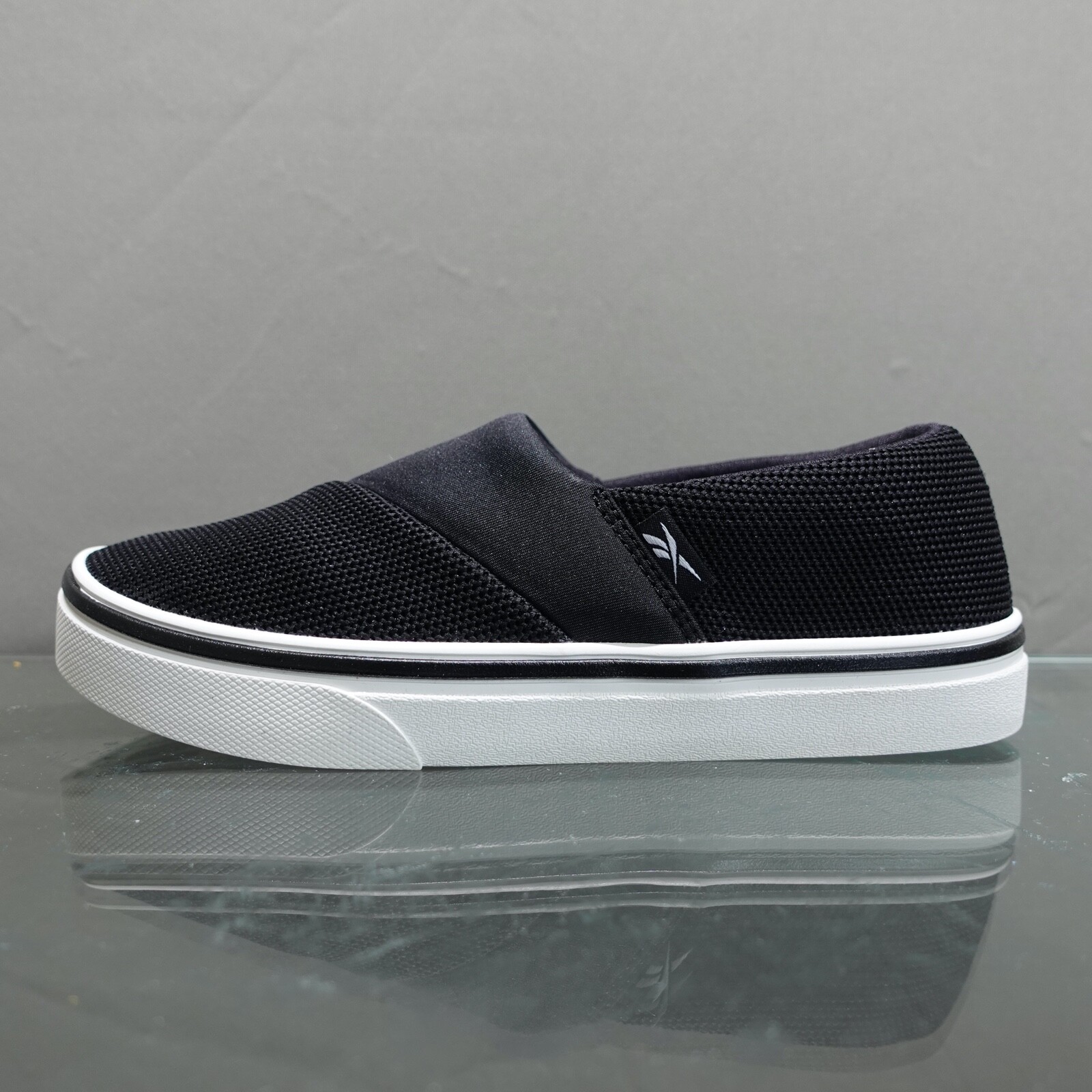 

Женские повседневные слипоны Reebok Katura, размер 6, черные, на плоской подошве #474, Черный, Reebok Katura