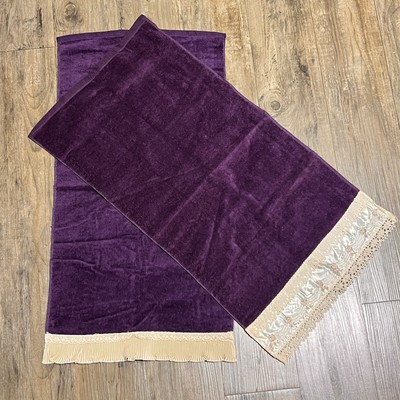 Vintage The Avanti Look Lux Collection Purple Hand Towel w/ Scallop/Lace Edge