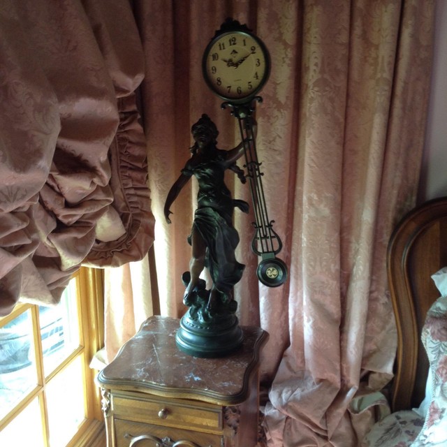 Vintage statue with pendulum clock Other Antiques, Art & Collectables