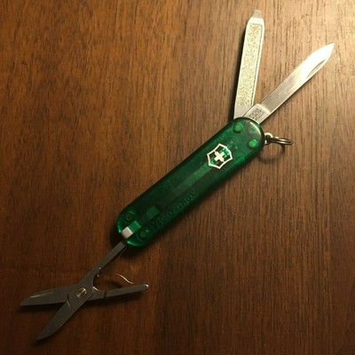 Victorinox Victorinox Swiss Army Classic SD Pocket Knife 58mm Translucent Pink