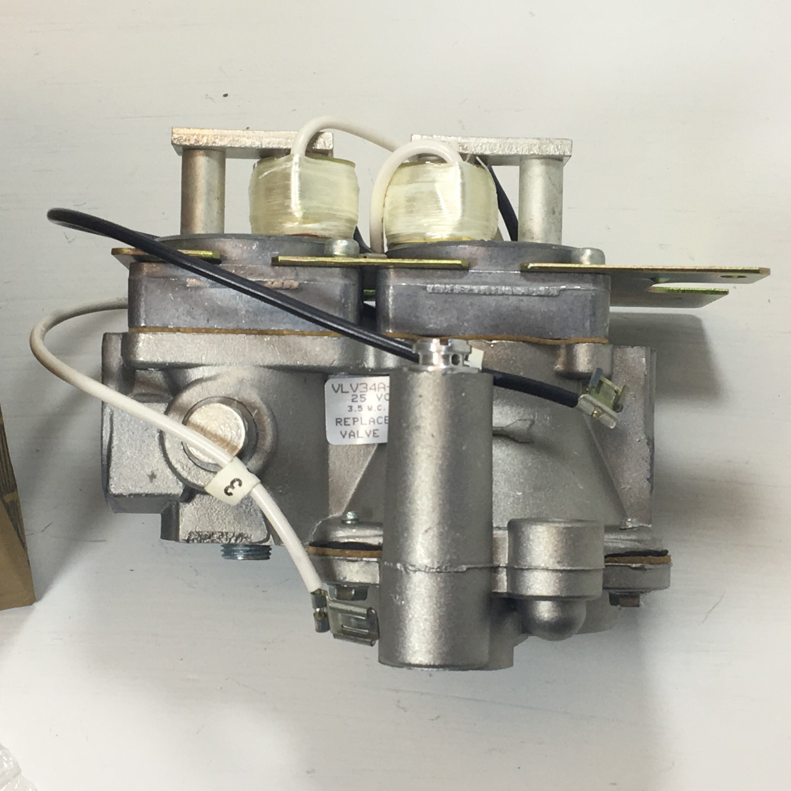 COMB GAS VALVE PART NUMBER EF33CZ206 / P361-1109 FITS CARRIER BRYANT PAYNE NIB