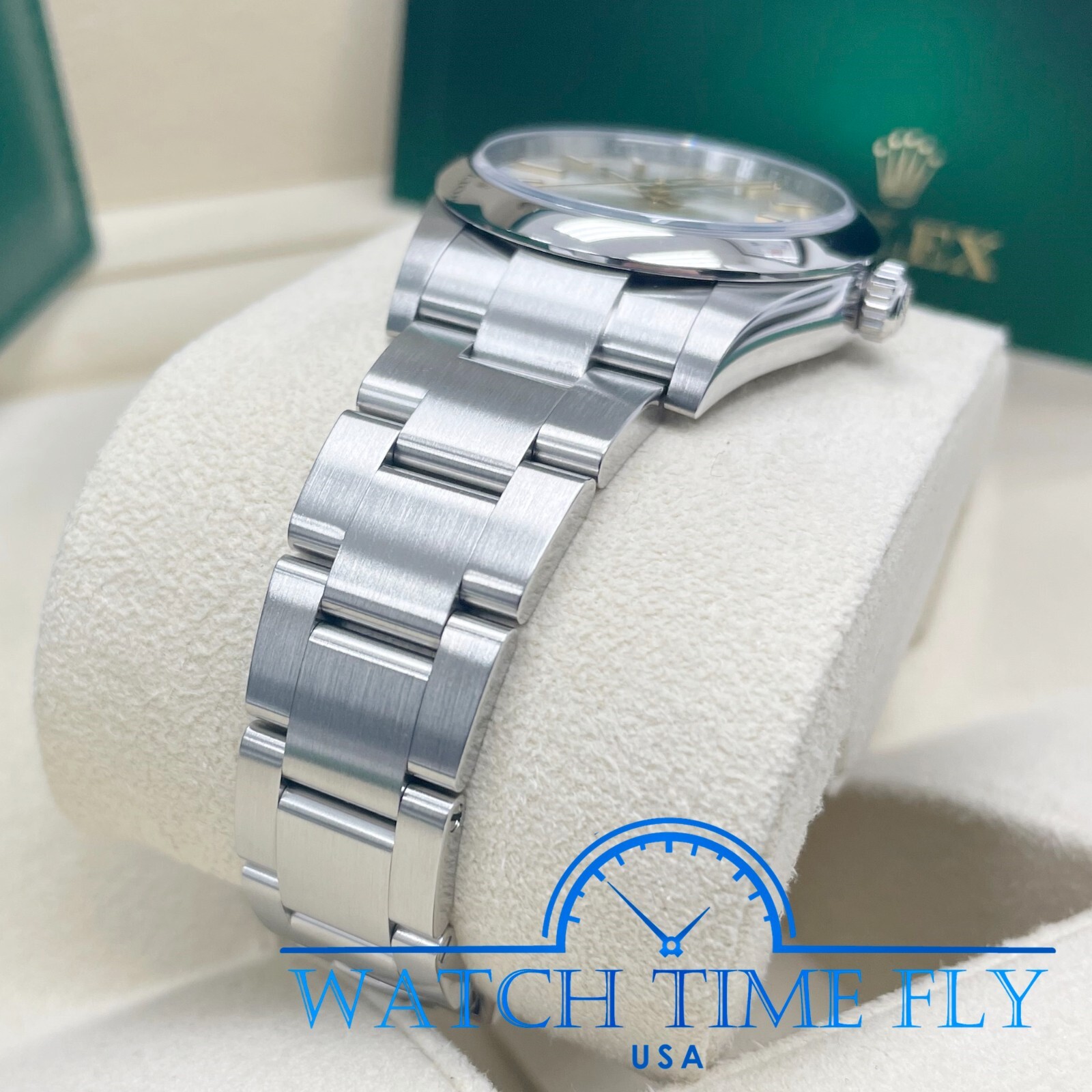 Pre-owned Rolex 124200 Oyster Perpetual 34mm Domed Bezel Silver Index Dial Oyster Band