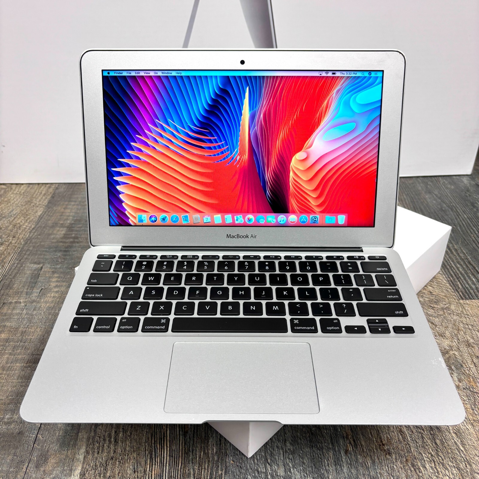 Apple MacBook Air Laptop - 3 YEAR WARRANTY - FREE SHIPPING - FACETIME - WIFI