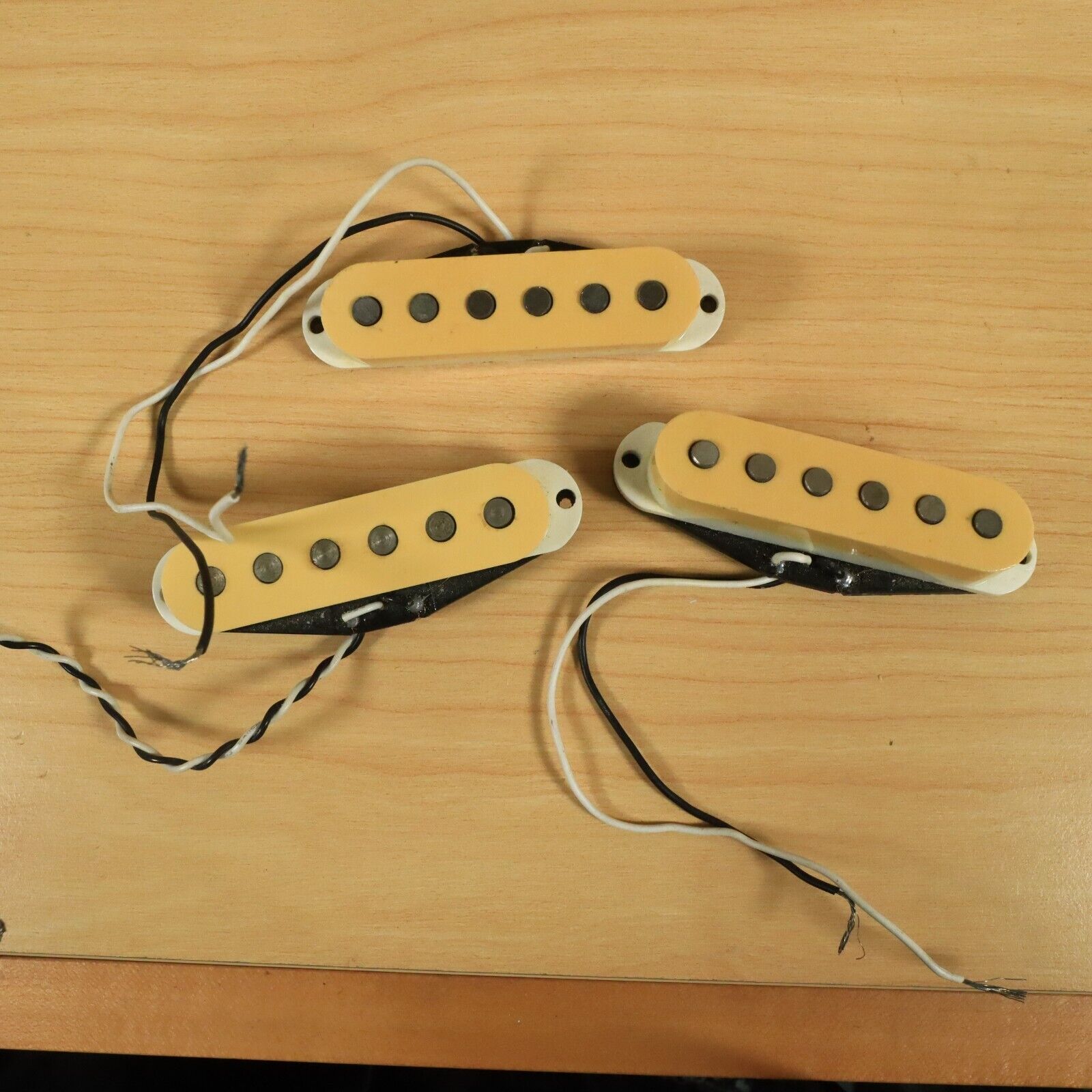 Squier by Fender Japan SQ Stratocaster Single Coil Pickup Set | eBay Squier by Fender Japan SQ Stratocaster Single Coil Pickup Set | eBay