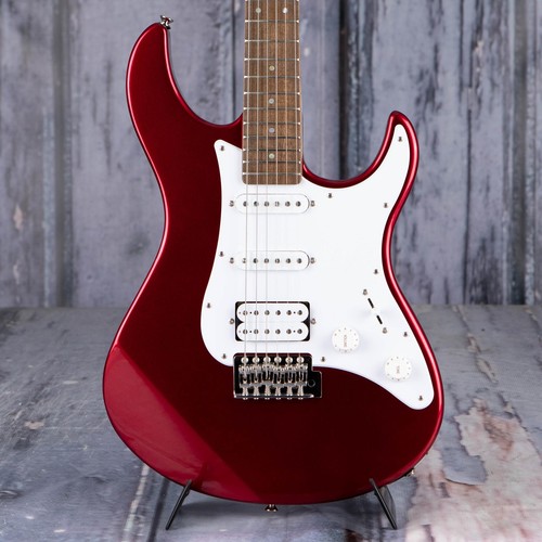 Yamaha PAC012 Pacifica, Metallic Red