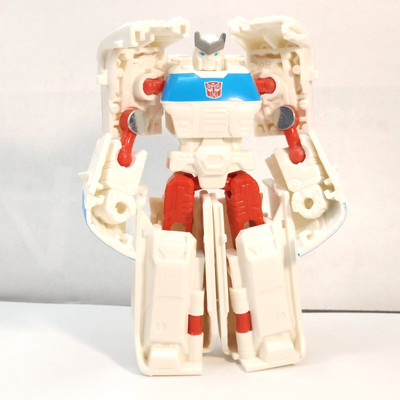 Hasbro Transformers Authentics Autobot Ratchet 5  Heroic Medic Bravo Class