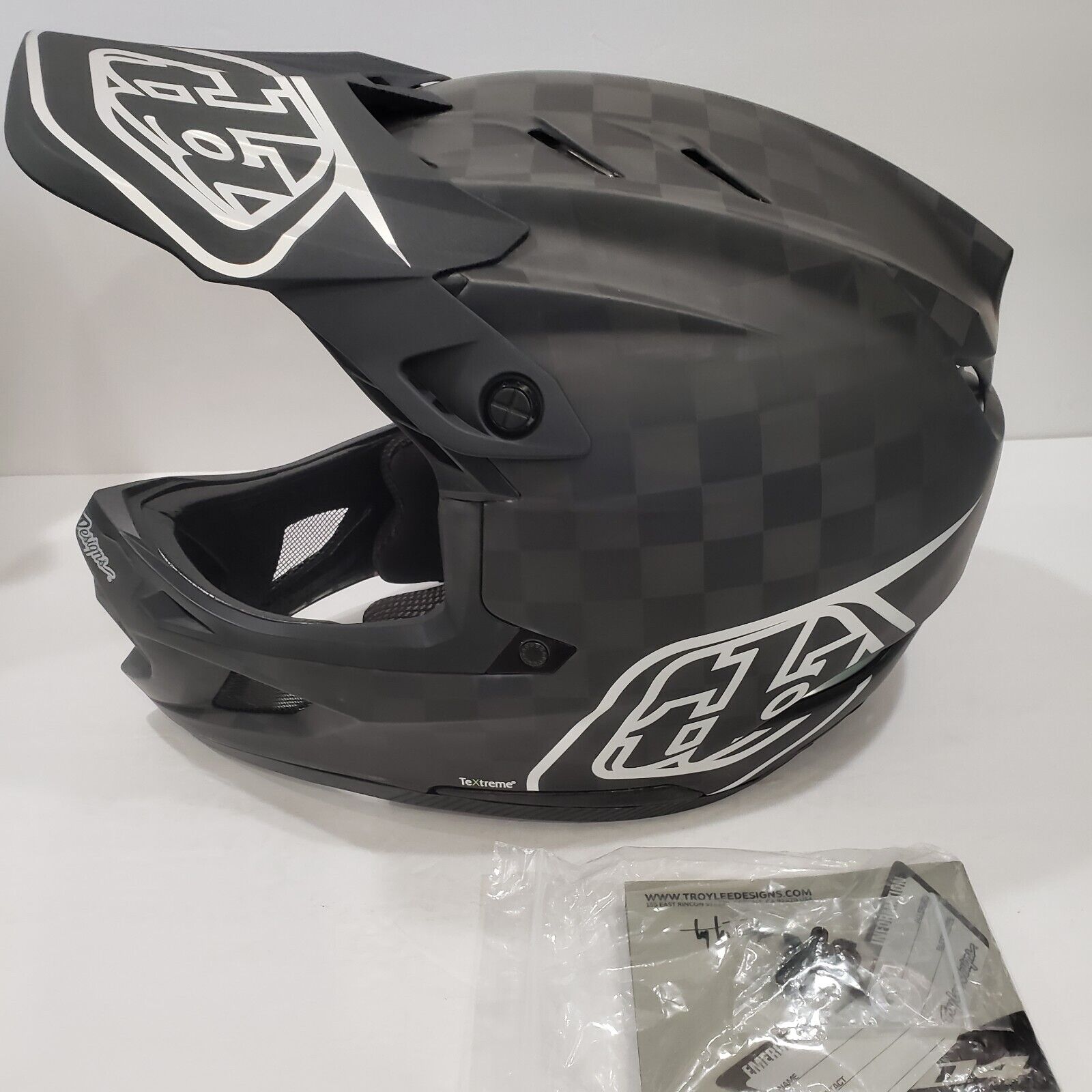 Troy Lee ヘルメット 自転車用 D4 Carbon Stealth ブラック Troy Lee ヘルメット 自転車用 D4 Carbon Stealth ブラック