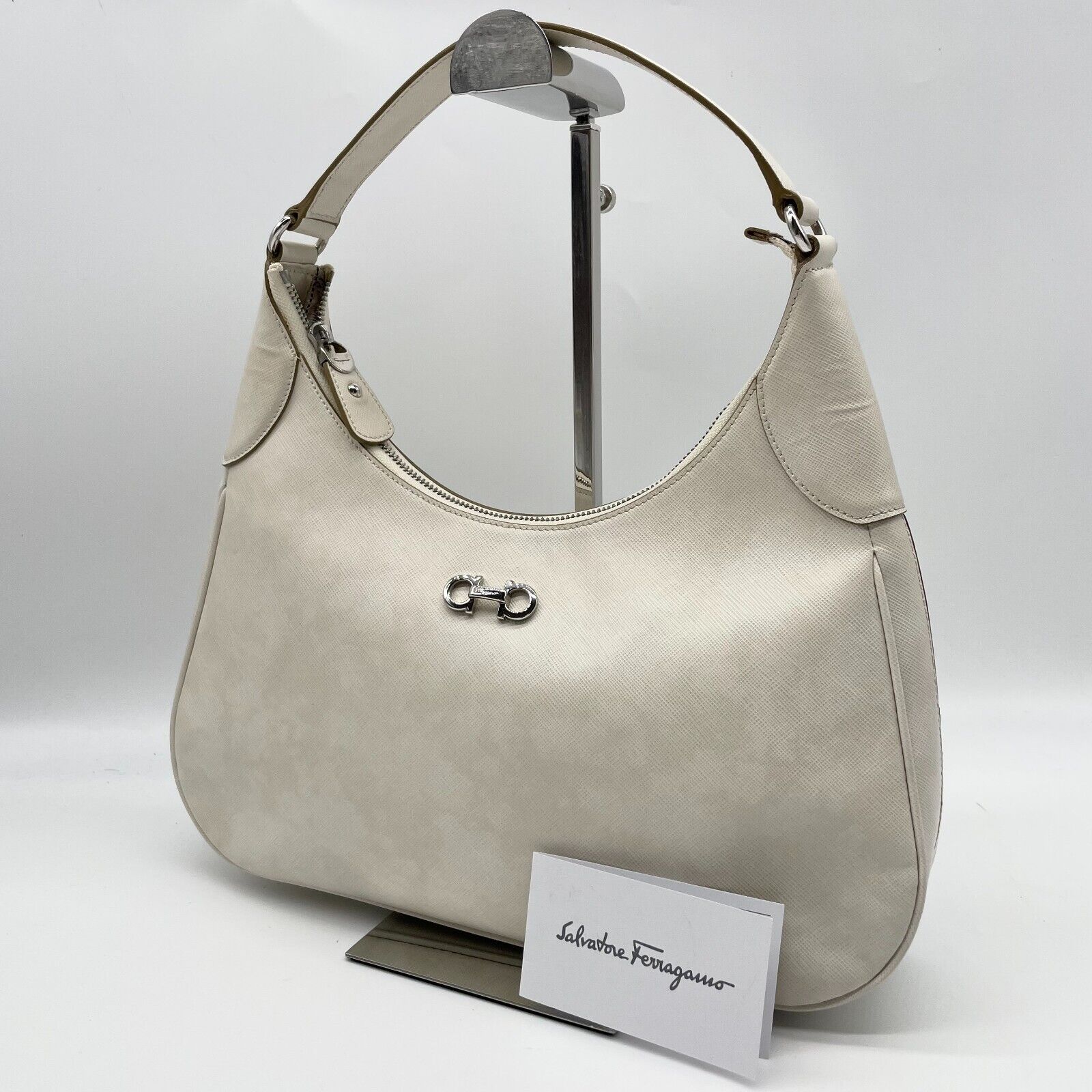 Salvatore Ferragamo Gancini Hobo One Shoulder Bag White Salvatore Ferragamo Gancini Hobo One Shoulder Bag White