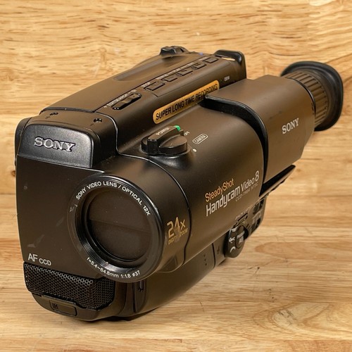 Sony Handycam CCD-TR84 12x Optical Zoom Steadyshot Video8