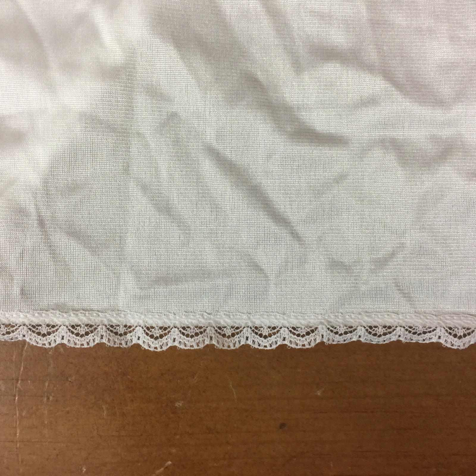 Vassarette Lingerie White Half Slip One Walking Split Size XL 24