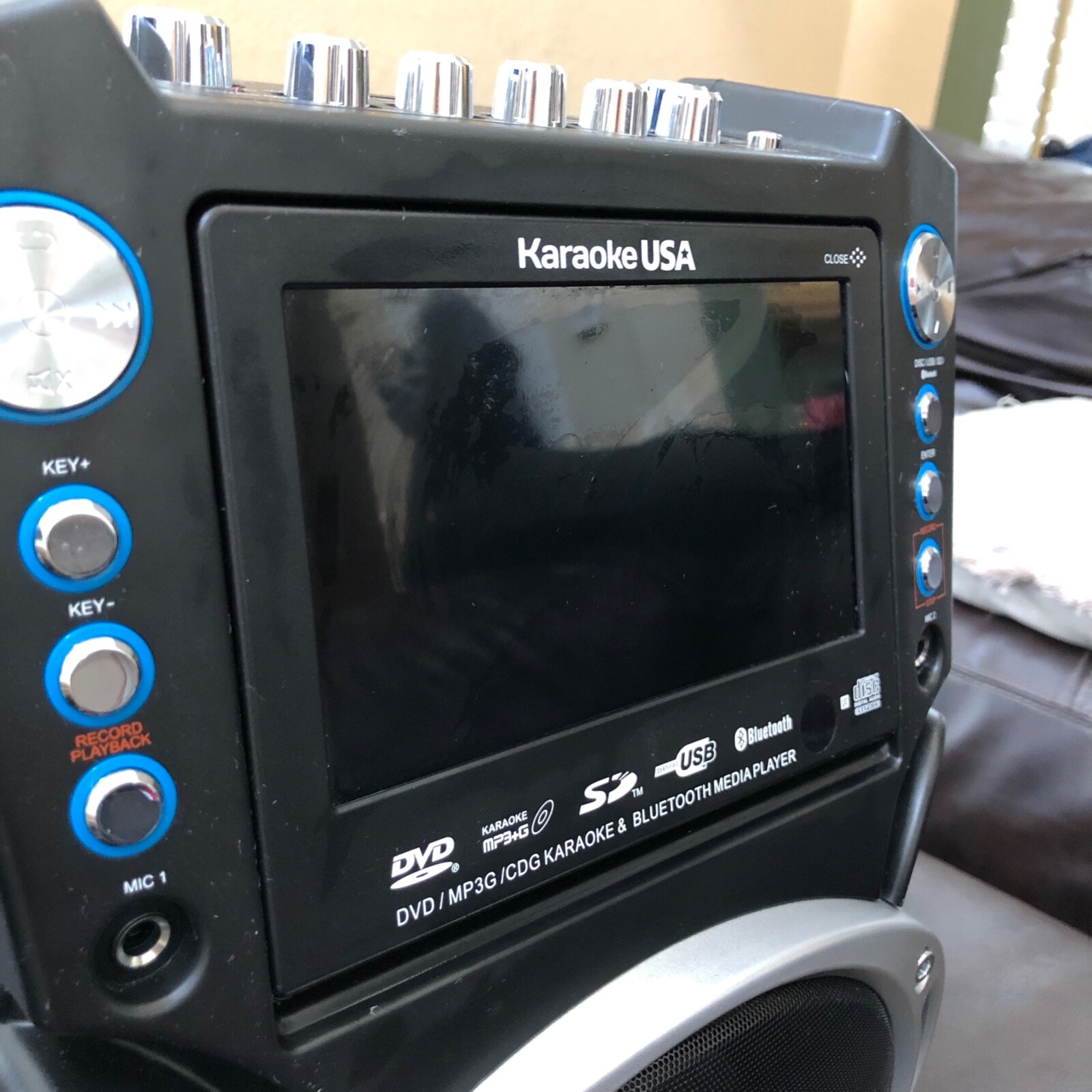 Karaoke USA DVD/CDG/MP3G Karaoke Machine w/ 7