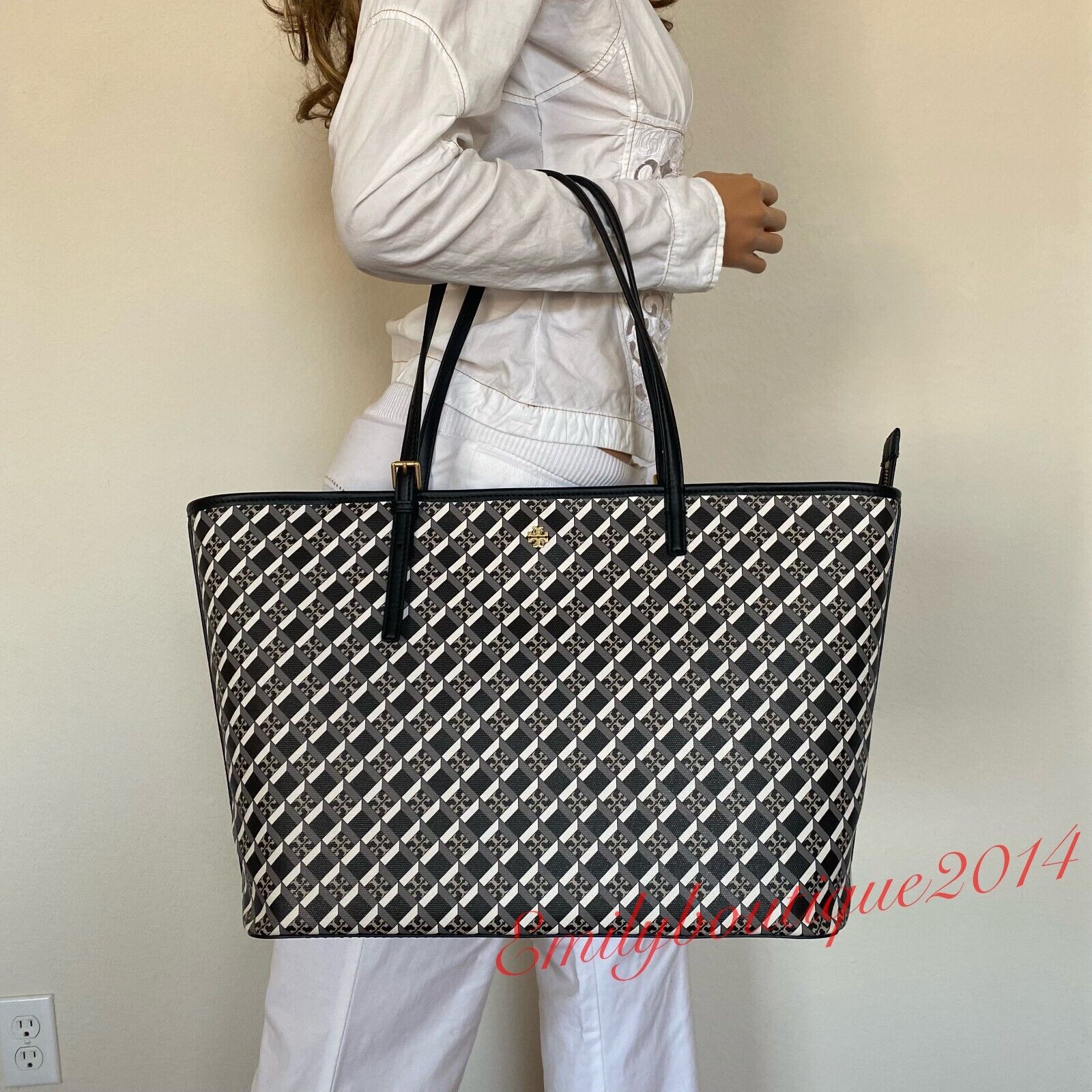 NWT Tory Burch 143364 Geo Logo Top Zip Tote Black Coated NWT Tory Burch 143364 Geo Logo Top Zip Tote Black Coated