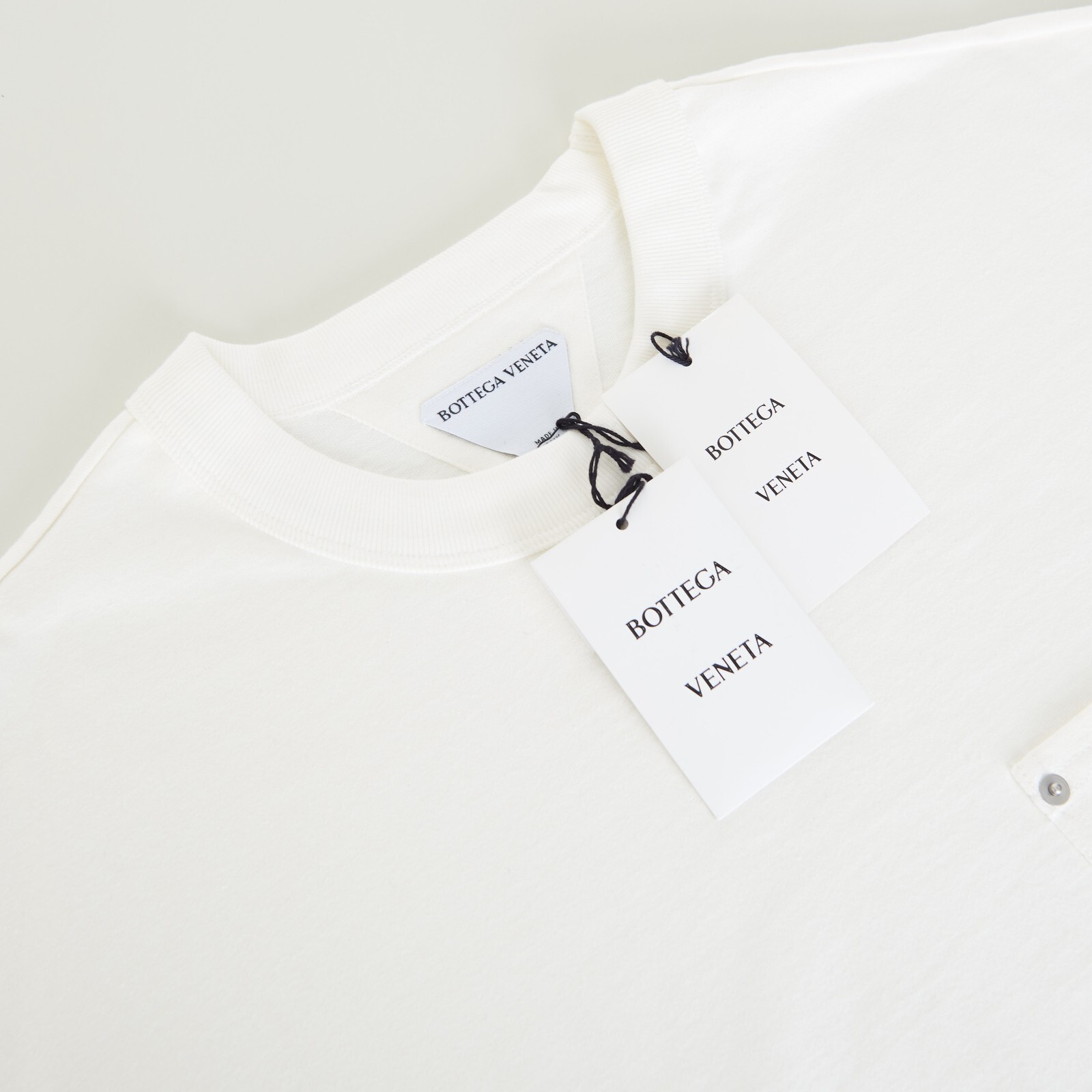 Pre-owned Bottega Veneta 550$ Chalk White T-shirt - Japanese Jersey, Pocket, Loose Fit