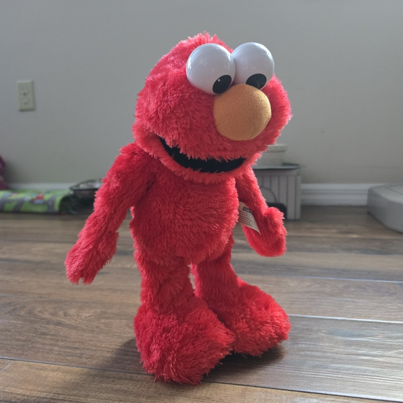 Sesame Street Elmo Slide Plush English/Spanish Dancing/ Singing