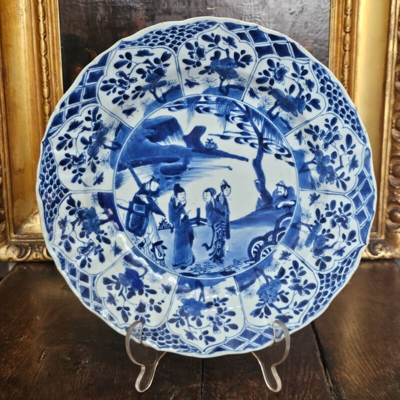 A Fine Chinese Kangxi Blue And White Dish (1662-1722)
