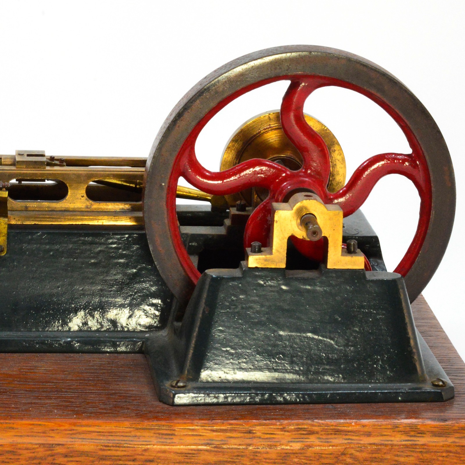 EARLY 20TH C IRON & BRASS STEAM ENGINE DEMO MODEL Cast iron and brass horizontal