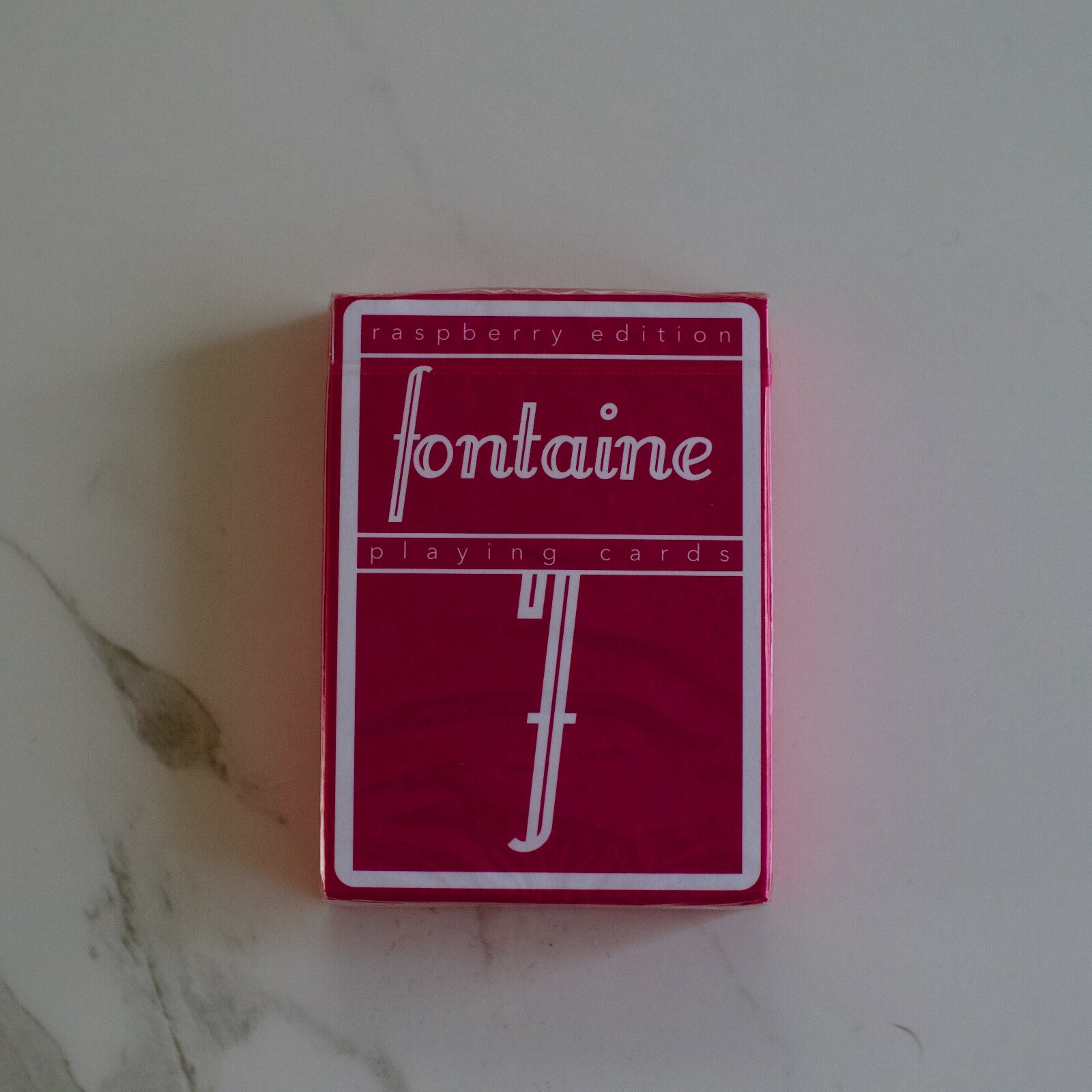 トランプ FONTAINE PLAYING CARDS

CARROTS FONTAINE Playing Cards Raspberry Edition 1/2500 NEW