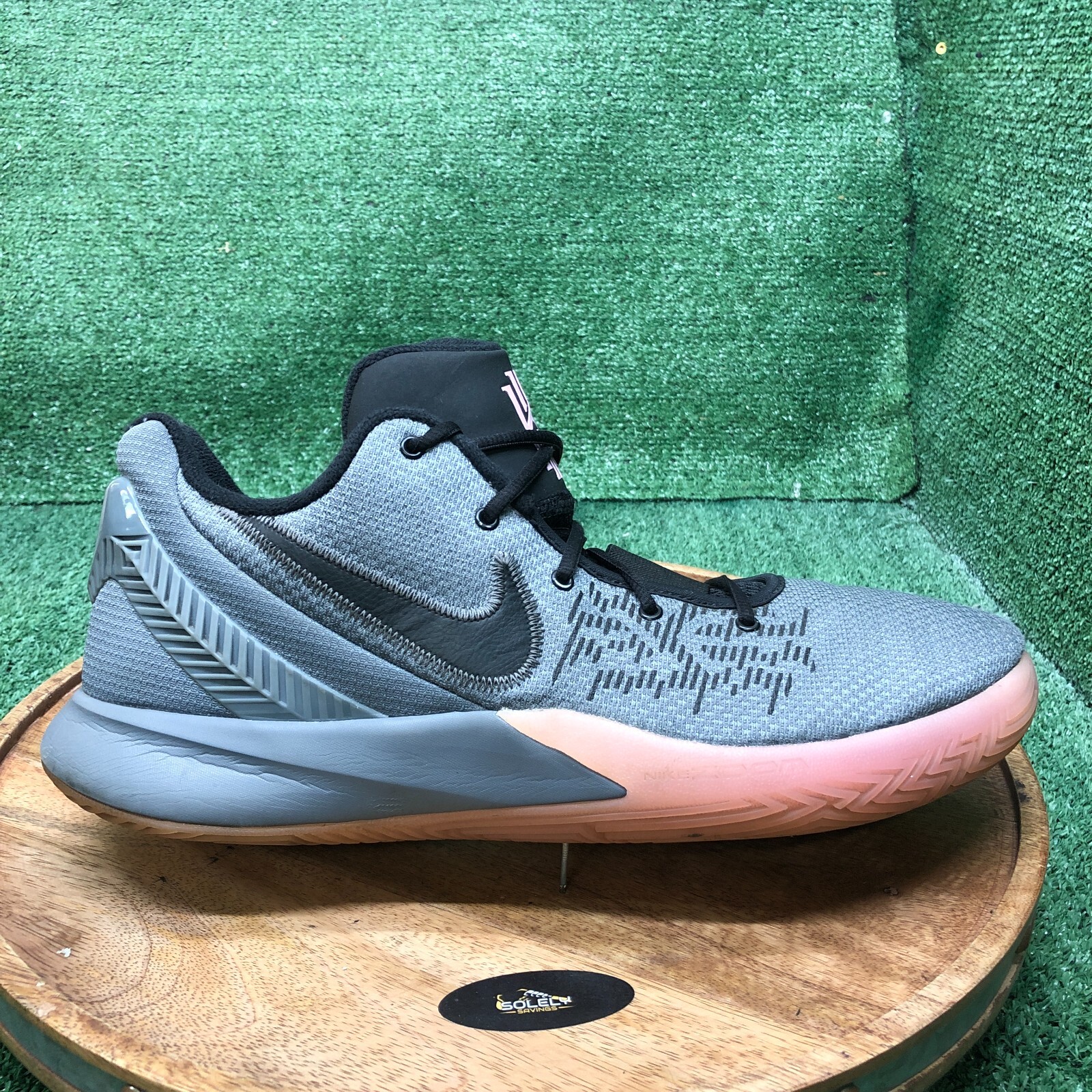 Nike KYRIE FLYTRAP
バスケットボールシューズ Amazon.com | Nike Men's Kyrie Flytrap V Basketball Shoes