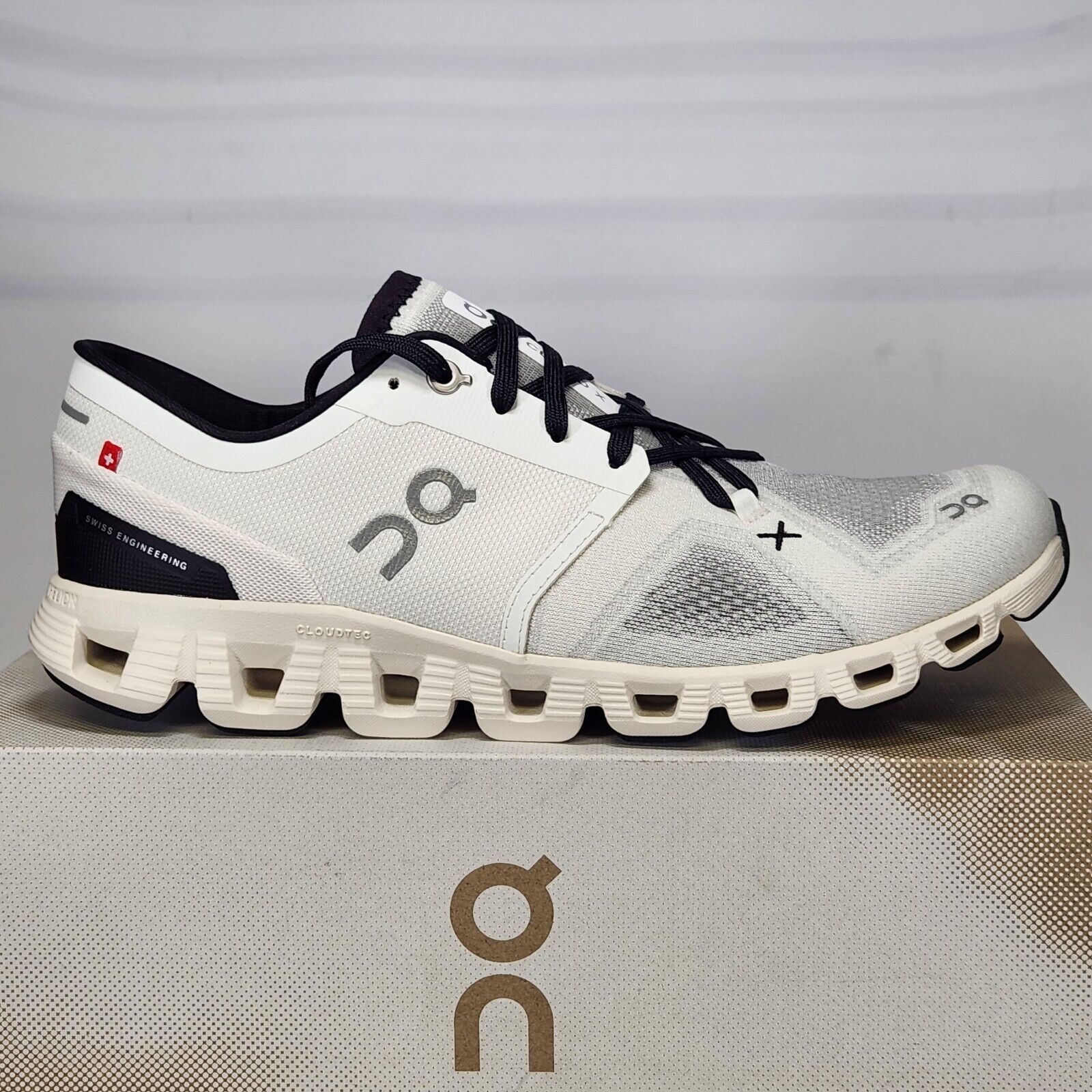 Size 11 - ON Cloud X 3 - Womens - White Black - 60.98697 Size 11 - ON Cloud X 3 - Womens - White Black - 60.98697