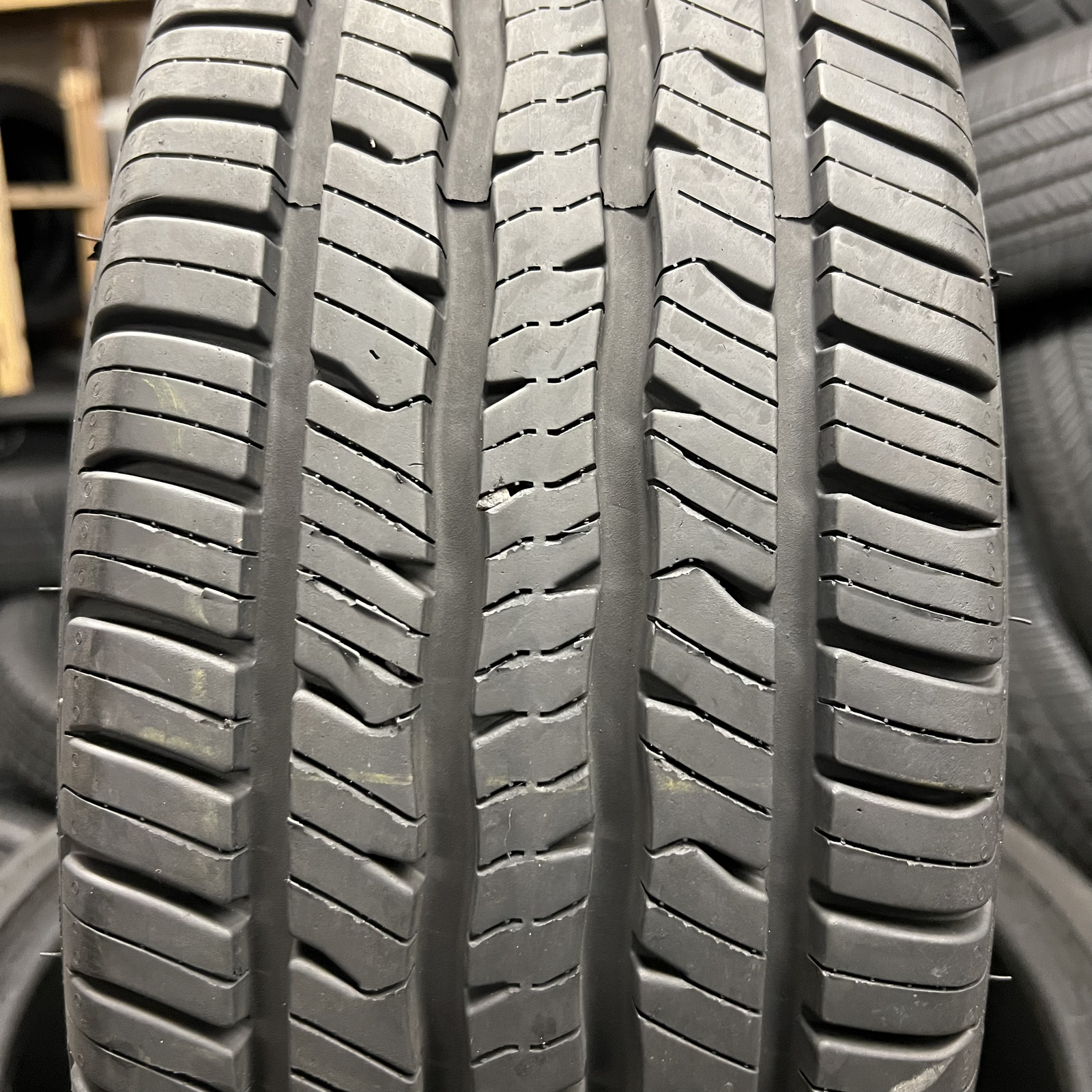 1 Tire LikeNew BFGoodrich Advantage Control A/S 225/65R17 102H DOT.2723 No Patch