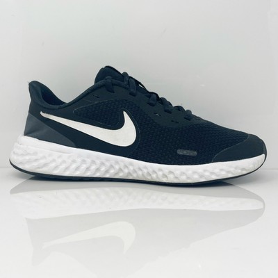 Nike Boys Revolution 5 BQ5671-003 Черные кроссовки для бега, размер 5 лет