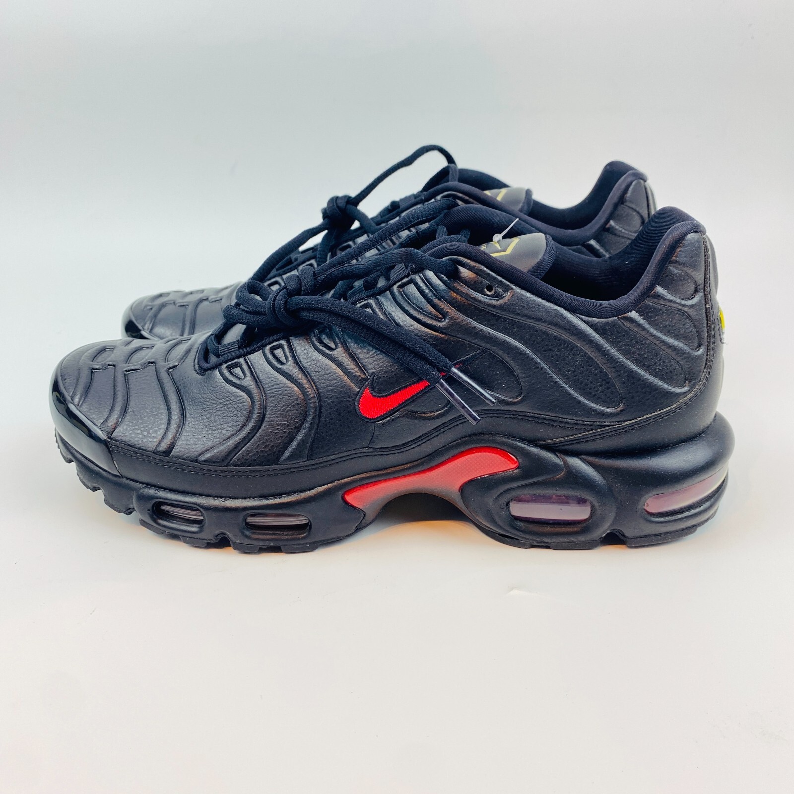 Nike Air Max Plus Premium Black Metallic Gold University Red