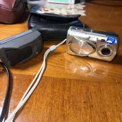 Olympus Stylus 410 Digital Camera 3x Optical Zoom w/ Battery Charger And BATTERY