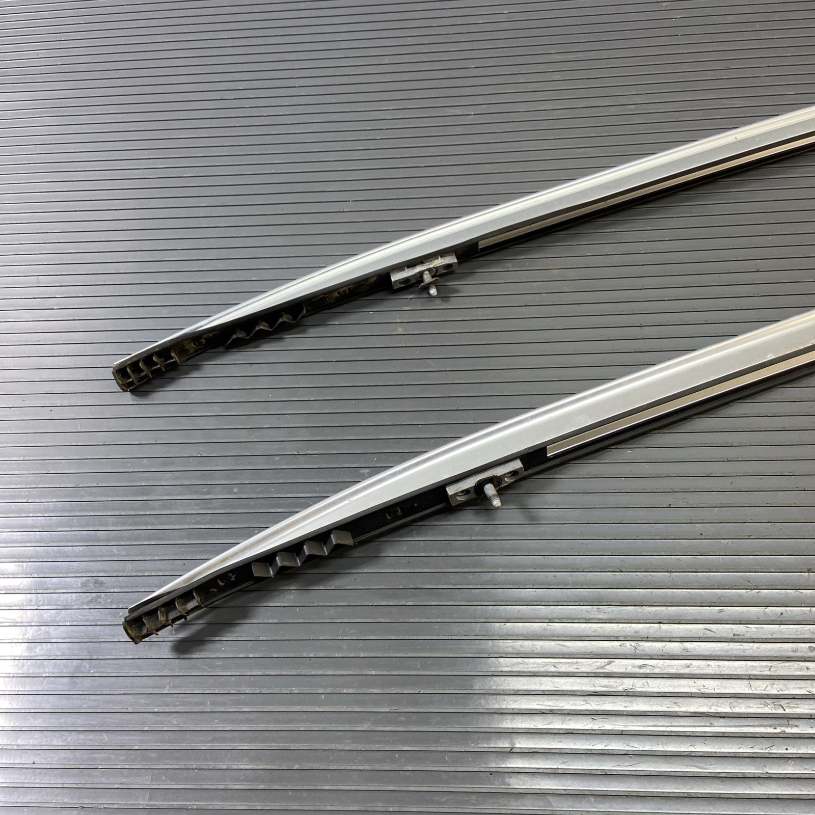 アクセサリー X1 2023-2025 BMW X1 U11 Roof Rail Rack Left & Right Chrome OEM