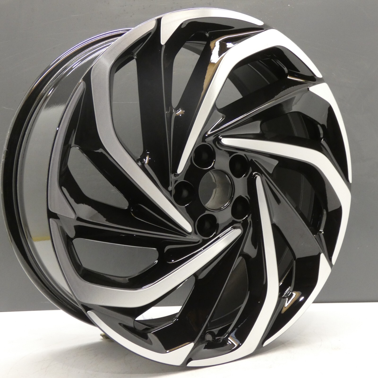 ゅ。 Alloy wheel Atria 19