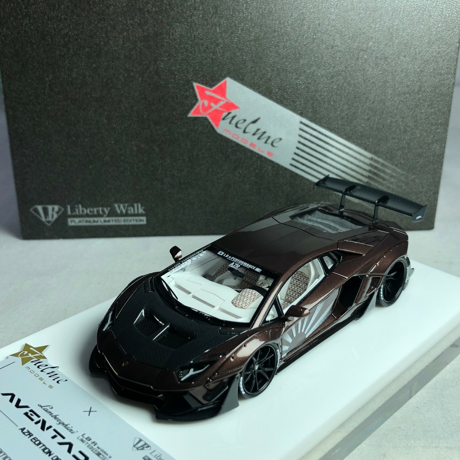 Fuelme× LibertyWalk AVENTADOR リバティー ミニカー Fuelme× LibertyWalk AVENTADOR リバティー ミニカー