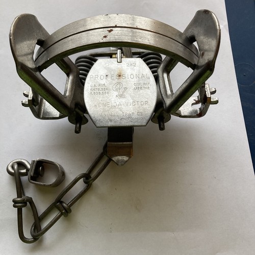 Vintage Oneida Victor #2 double spring trap