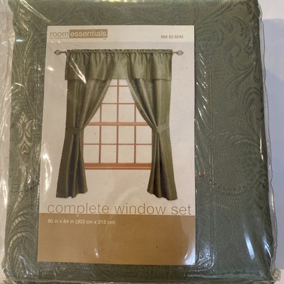 ROOM ESSENTIALS Complete Window Panel W/ Valance & Tieback Green Paisley. G16