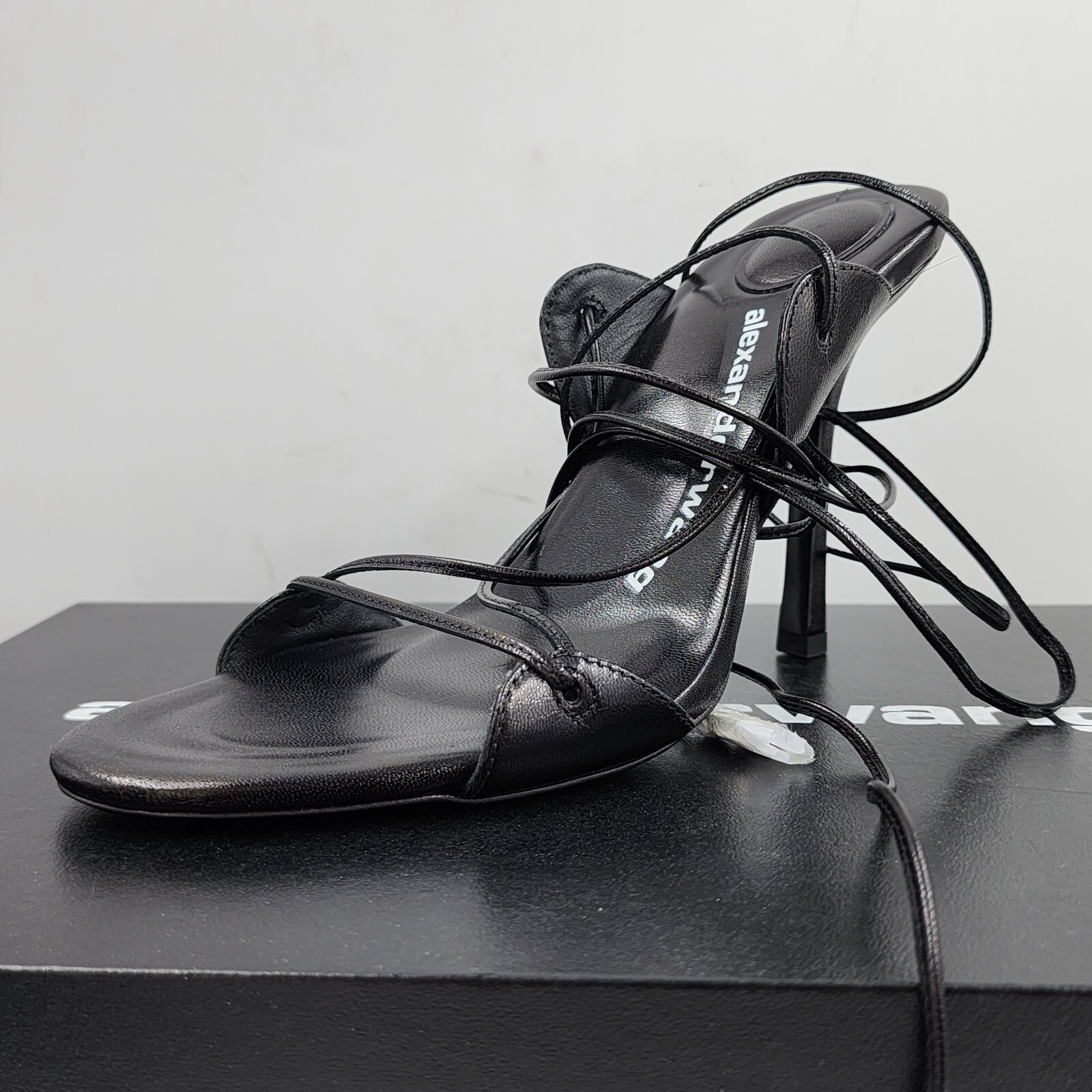 Alexander Wang ☆ブラック Lucienne 105 トングヒール サンダル Lucienne 105 Thong Mule Black | SHOP BAZAAR