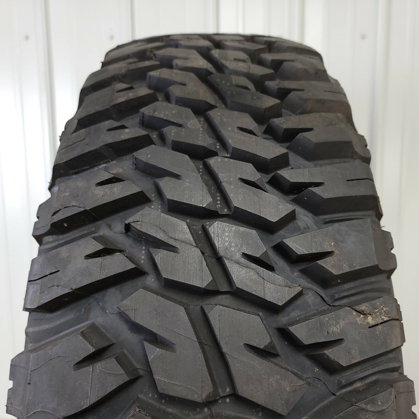 希少 GOODYEAR WRANGLER MT/R 265/75R16 スパイク