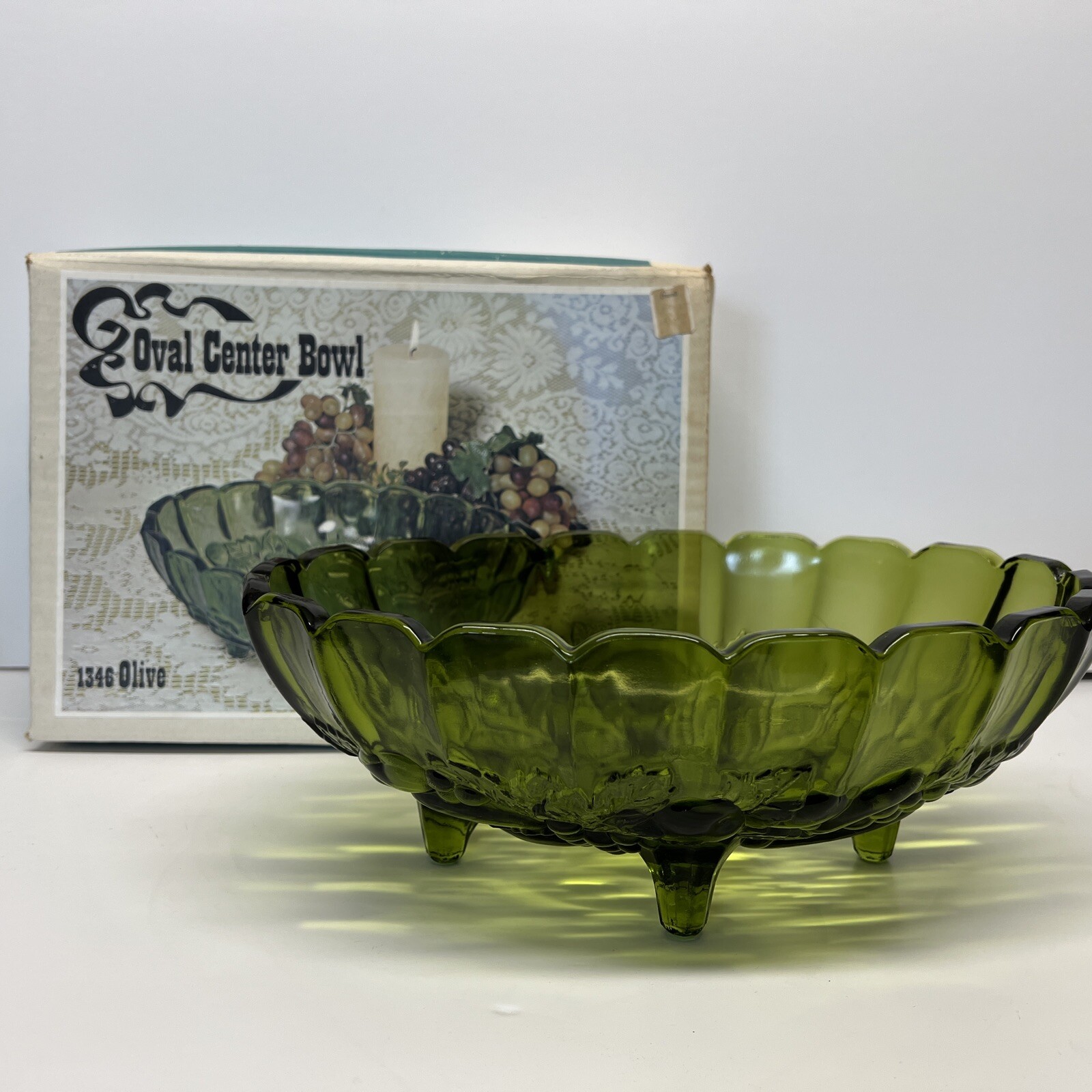ヴィンテージ　カップボード　grape bunch Indiana Glass Oval Center Bowl 1346 Olive Green Footed Grape