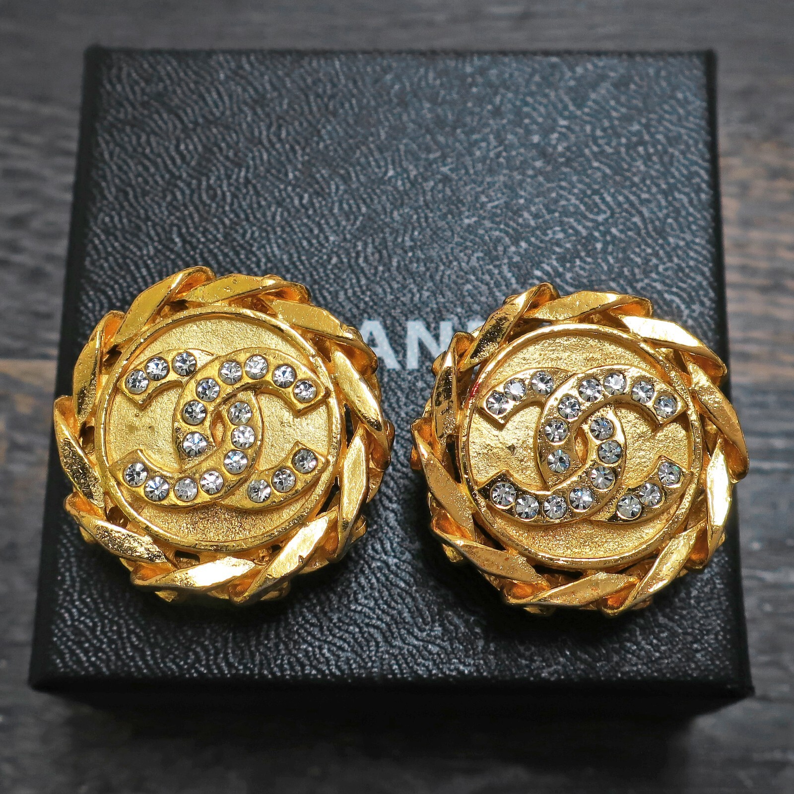 CHANEL Gold Plated CC Logos Rhinestone Round Vintage Clip CHANEL Gold Plated CC Logos Rhinestone Round Vintage Clip