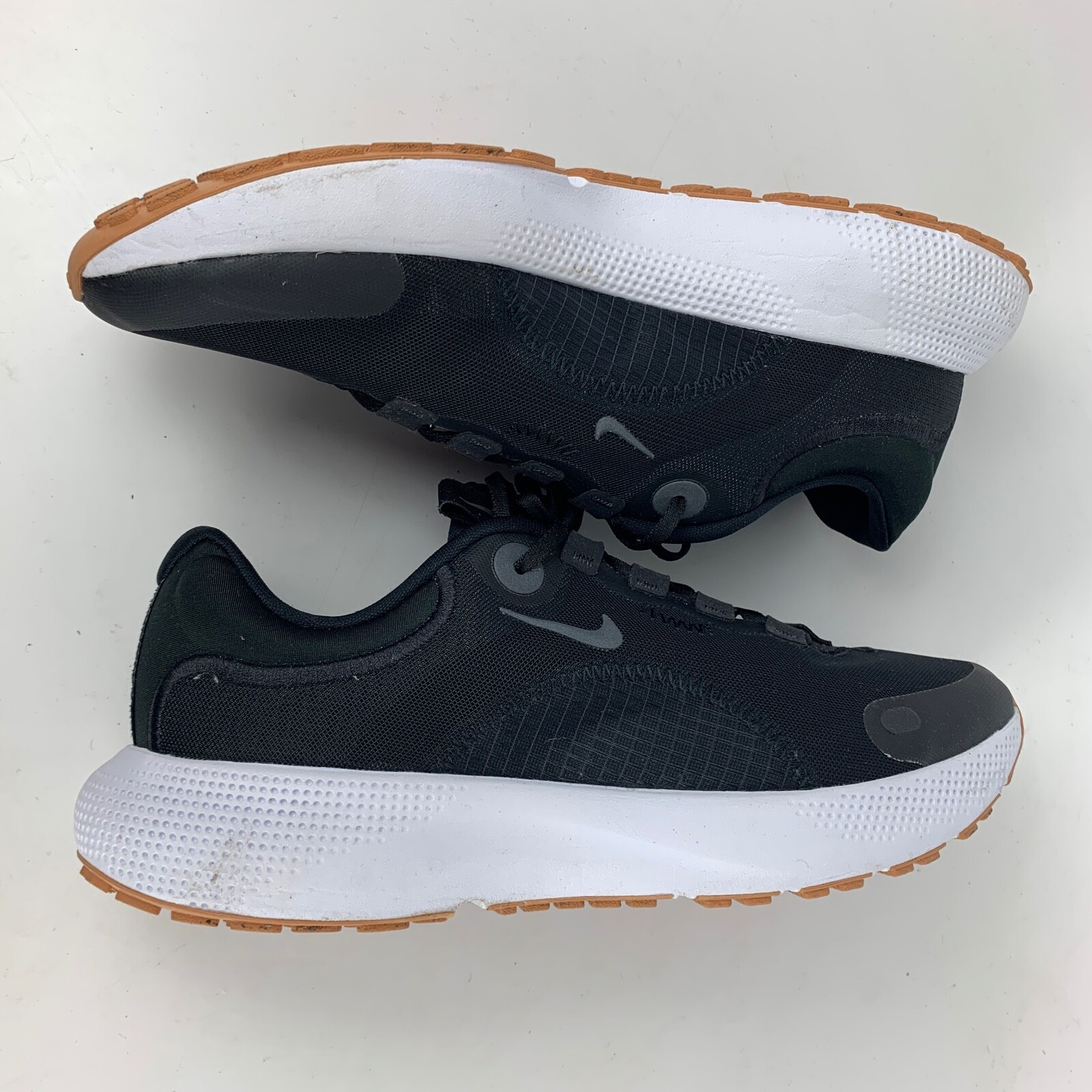 

Женские кроссовки WMNS Nike React Escape RN Run Black Grey White CV3817-002 9, Черный, Nike React Escape