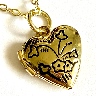 Vintage heart locket necklace deals