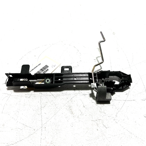 HONDA ACCORD 2018 - 2022 FRONT LEFT DRIVER DOOR EXTERIOR HANDLE BASE BRACKET OEM