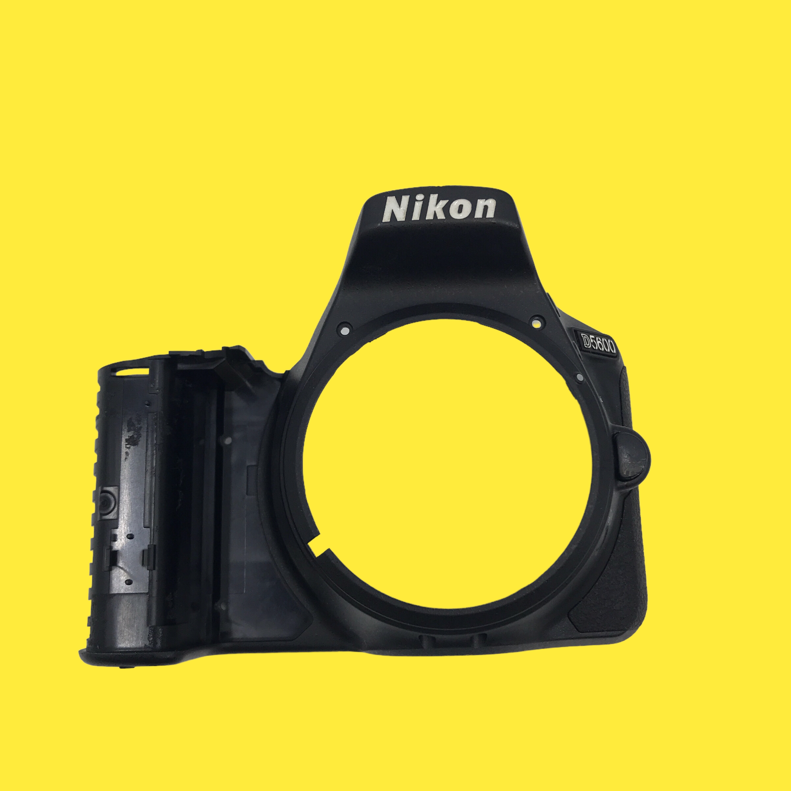 Nikon　D5600 Nikon D5600 Compact DSLR Camera with 18-140mm VR Lens, 24.2