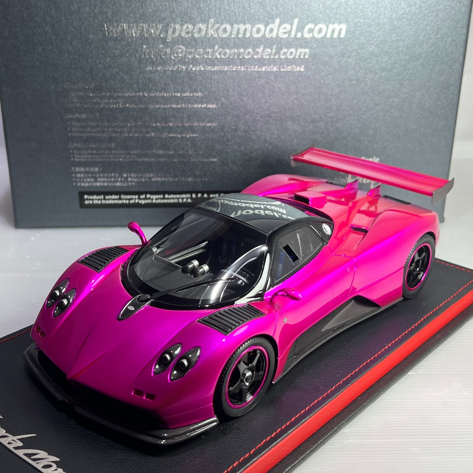 Pagani Zonda 1/18 スケールモデル 1/18 Peako Model Pagani Zonda Cinque White with Carbon Base