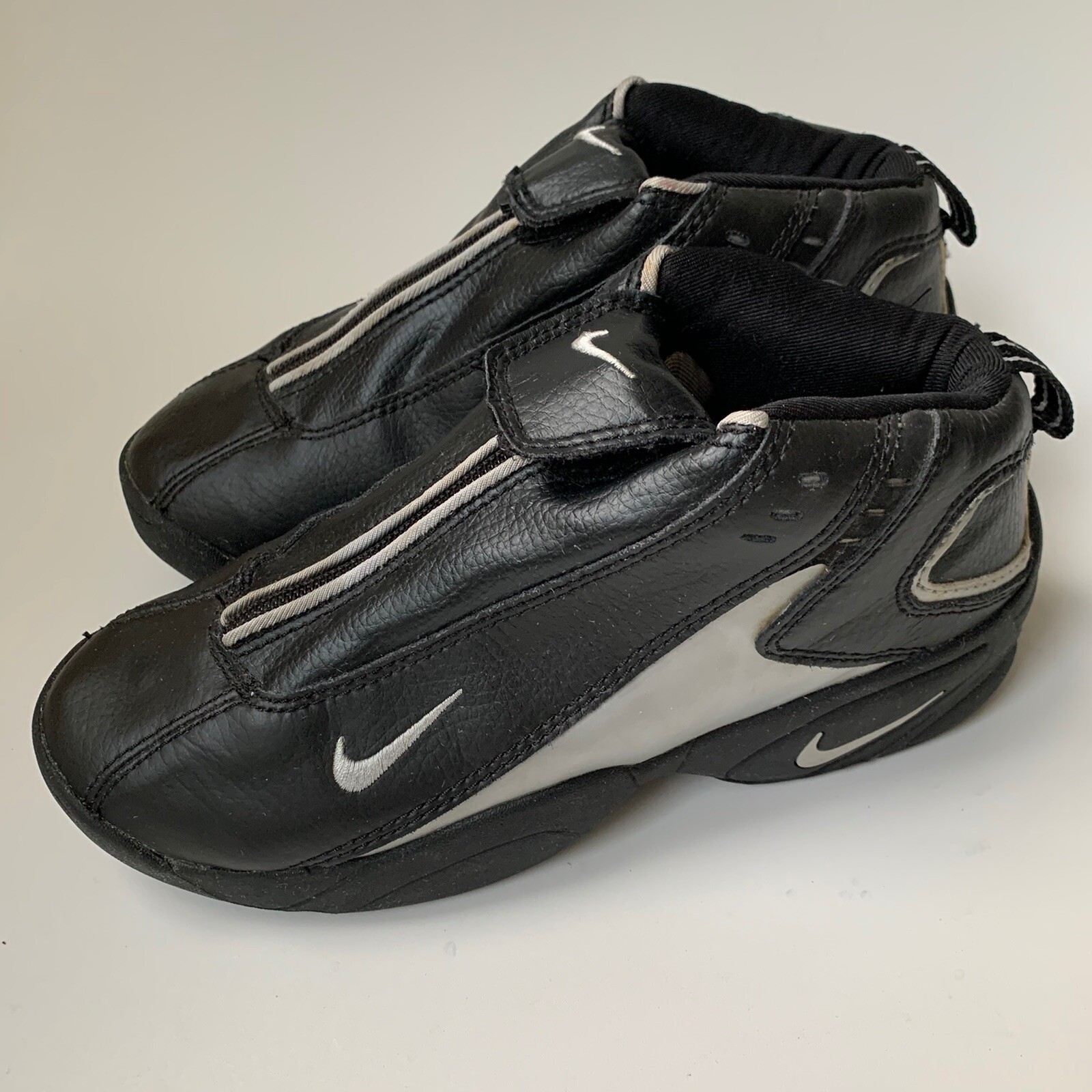 new nike shoes with zipper