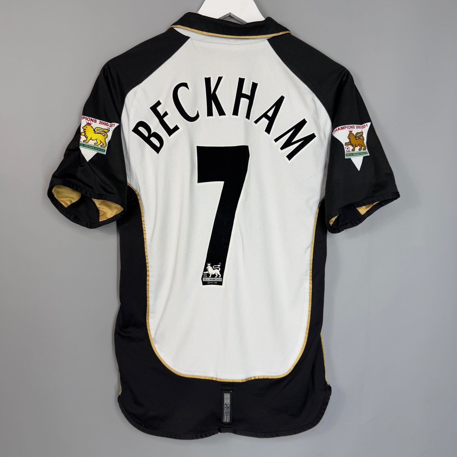 MANCHESTER UNITED 2001 2002 FOOTBALL SHIRT JERSEY UMBRO