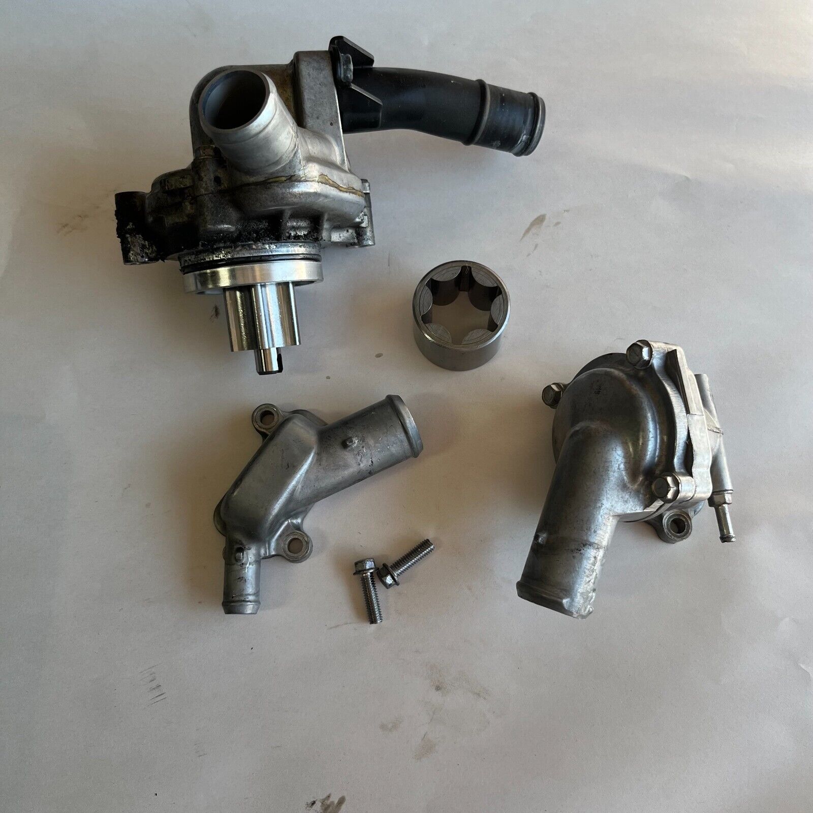 USED OEM WATER PUMP ASSEMBLY 11-15 KAWASAKI NINJA ZX-10R USED OEM WATER PUMP ASSEMBLY 11-15 KAWASAKI NINJA ZX-10R