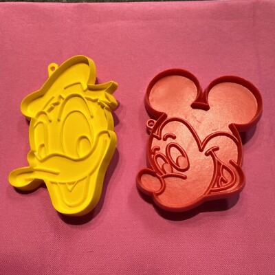 Hallmark Vintage Plastic Cookie Cutters Mickey Mouse Donald Duck  VA-14