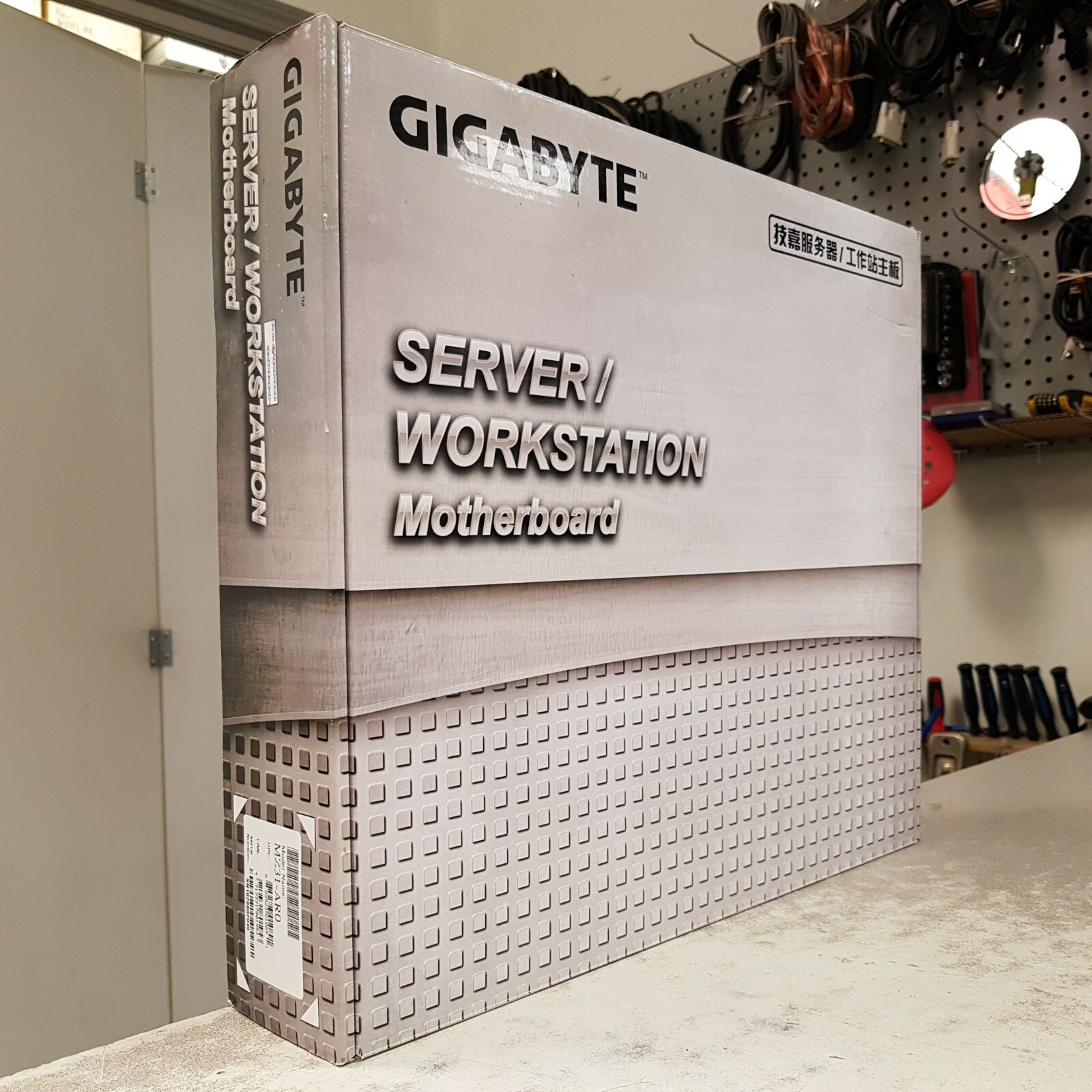 Gigabyte MZ31-AR0 AMD EPYC Extended ATX Socket SP3 Server Board