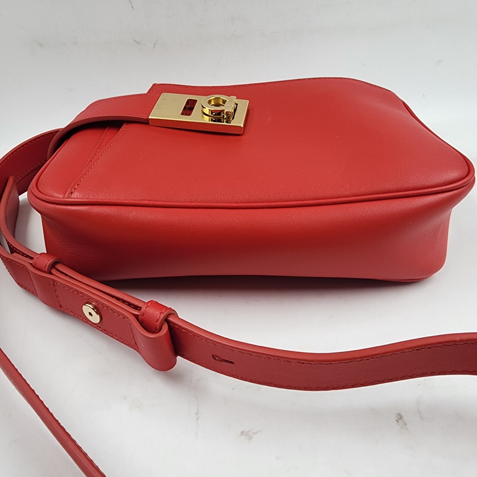 Ferragamo Archive Gancini Camera Crossbody Bag Women's Flame Red Zip Closure - Picture 8 of 22
